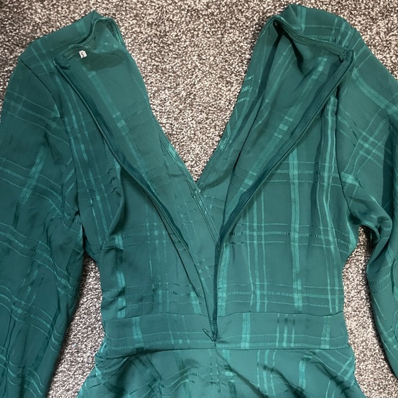 V Neck Ruffled Romper - Picture 6 of 6